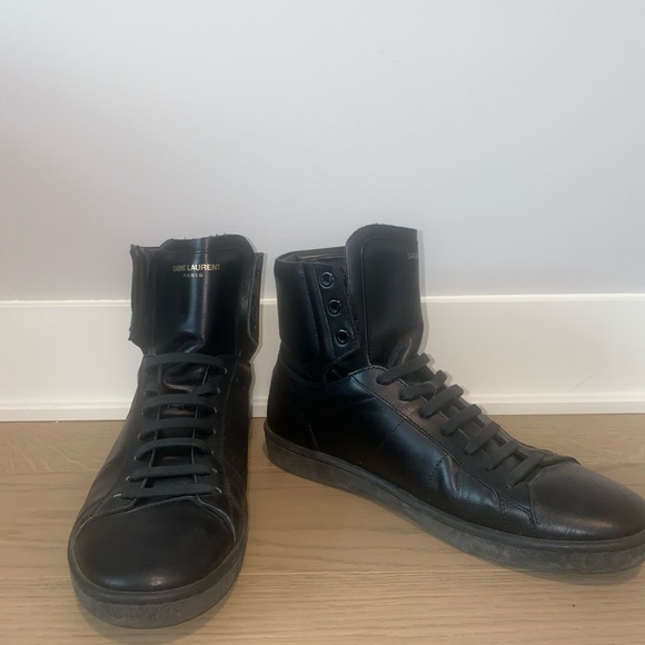 Saint Laurent Men’s Leather High Top Sneaker. 40. US size 7. - Picture 4 of 4